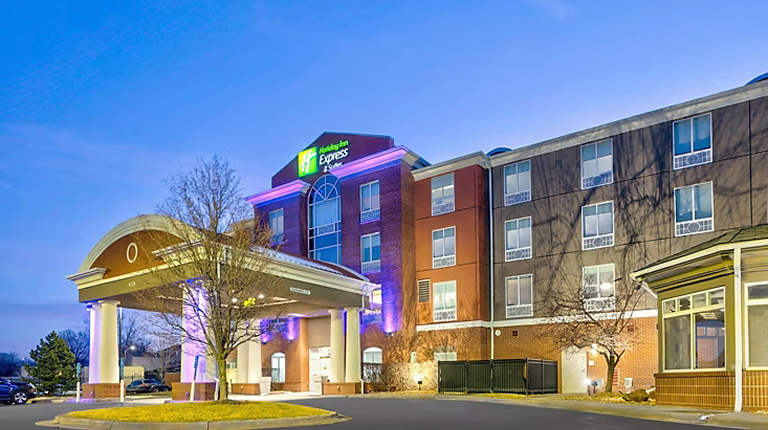 Holiday Inn Express & Suites Kansas City – Grandview